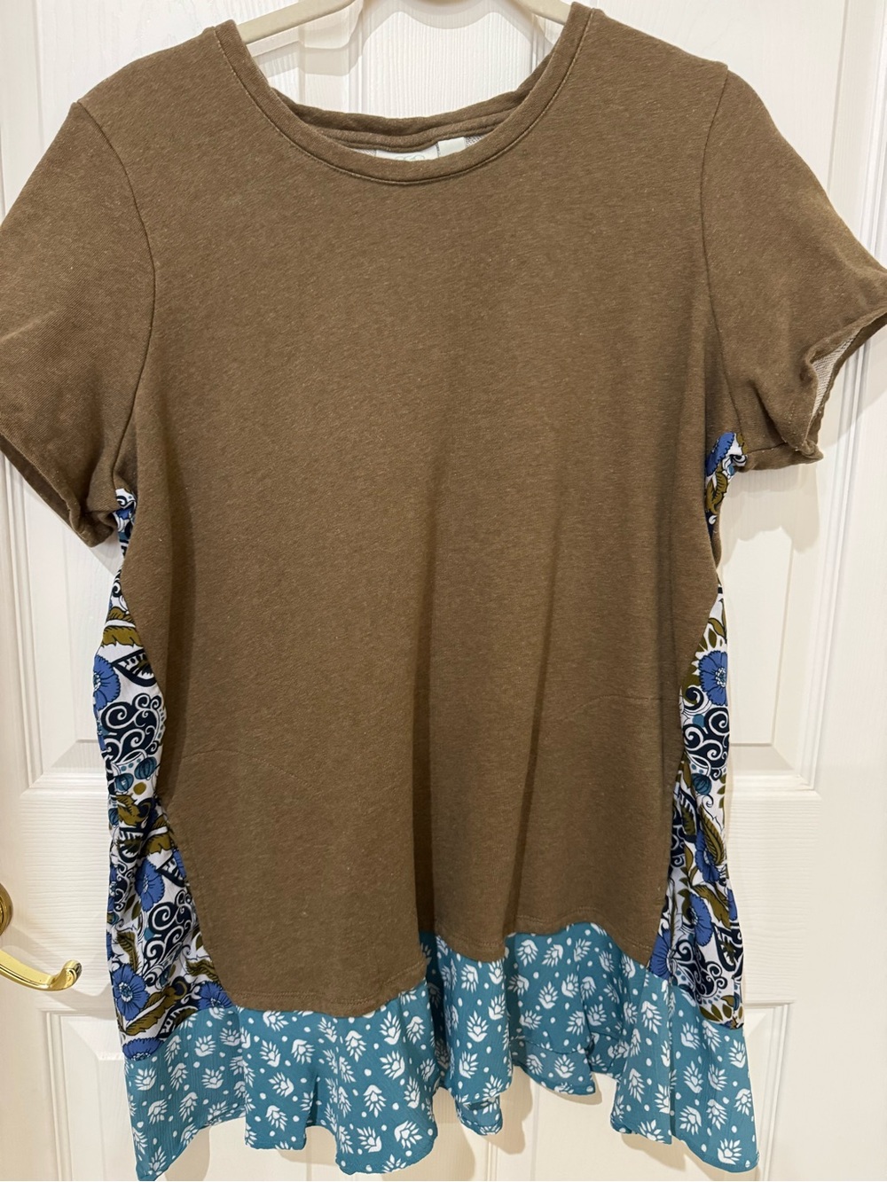 LOGO Women’s Brown Mixed-Print Short Sleeve Top